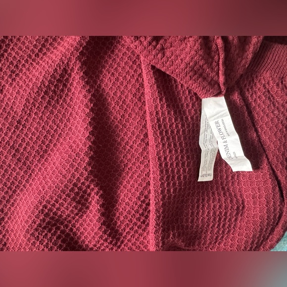 Denim flower lightweight top in medium - Picture 4 of 4